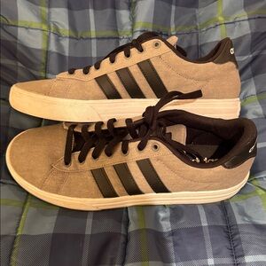 Adidas Men's Daily 4.0 Gray & Black Skateboarding Shoes Mens Size 9.5